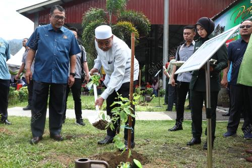 DATUK DR IZANI HUSIN