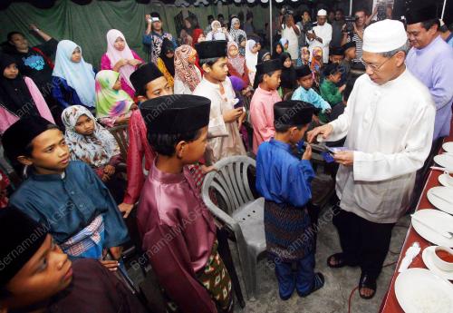 MUSTAPA MOHAMED