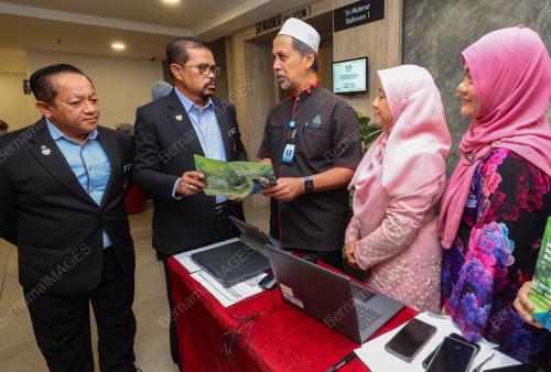 DATUK ADNAN MAT