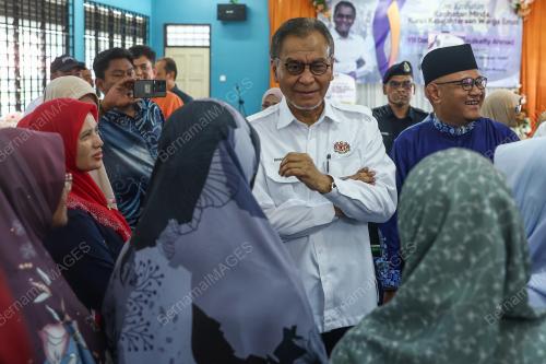 DATUK SERI DR DZULKEFLY AHMAD
