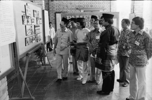 PERSIDANGAN