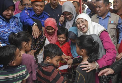 DATUK SERI DR WAN AZIZAH WAN ISMAIL