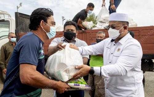 DATUK AHMAD MARZUK SHAARY