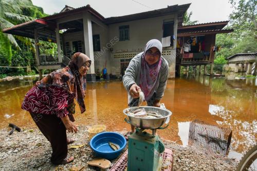 LIMPAHAN AIR SUNGAI LACHANG