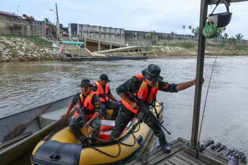 SENOI PRAAQ TINJAUAN KESELAMATAN SEMPADAN