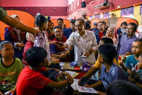 DATUK SERI DR DZULKEFLY AHMAD