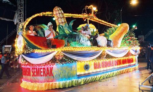 PERAKAN RAKYAT DAN KERETA BERHIAS