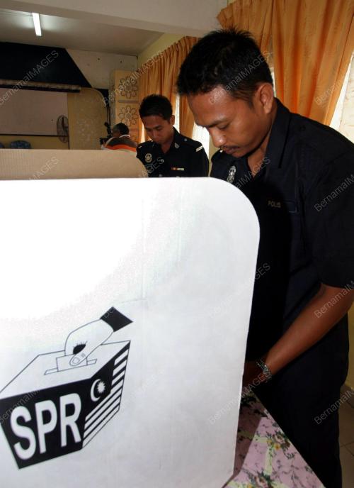 PILIHAN RAYA KECIL DUN MANIK URAI