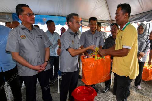 AHMAD FAHMI MOHAMED FADZIL