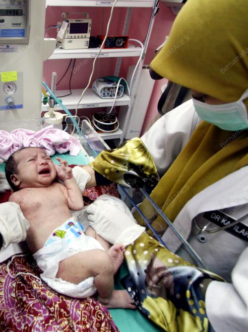 BAYI PEREMPUAN