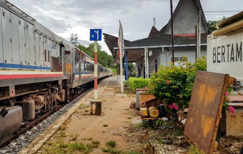 JASA TREN "SHUTTLE TIMUR"