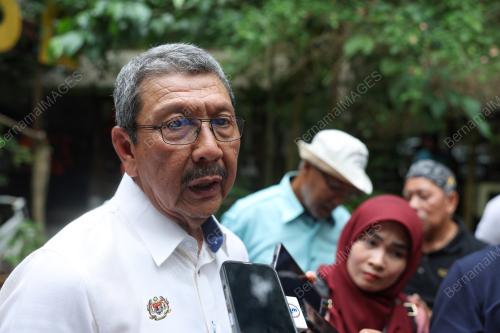 TAN SRI WAN AHMAD DAHLAN ABDUL AZIZ