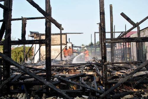 KB07_20062012_RUMAH_TERBAKAR