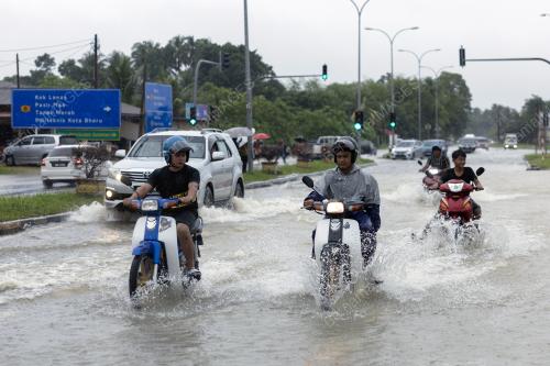 TINJAUAN BANJIR KILAT DI PASIR PUTEH