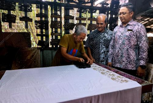 ADIGURU KRAF BATIK BLOK