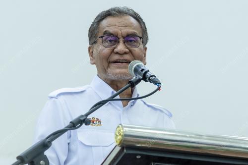 DATUK SERI DR DZULKEFLY AHMAD