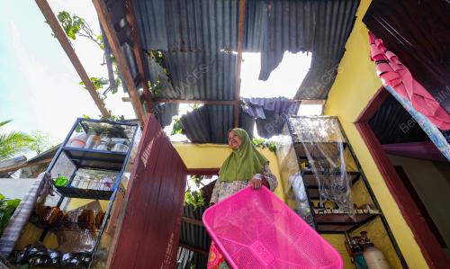 RUMAH ROSAK DILANDA RIBUT