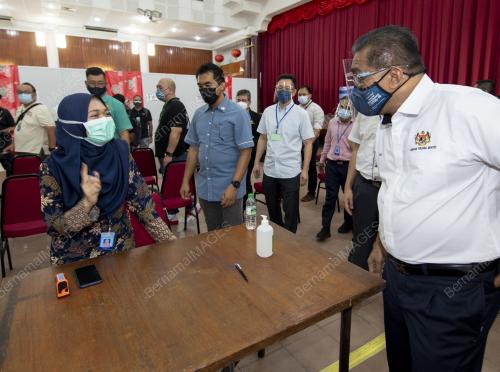 DATUK SERI TAKIYUDDIN HASSAN