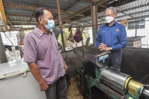 DATUK SERI MUSTAPA MOHAMED