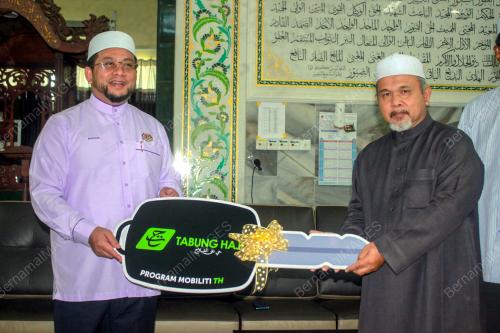 DATUK AHMAD MARZUK SHAARY