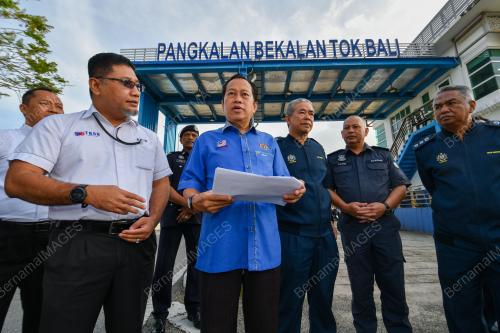 DATUK SERI AHMAD MASLAN