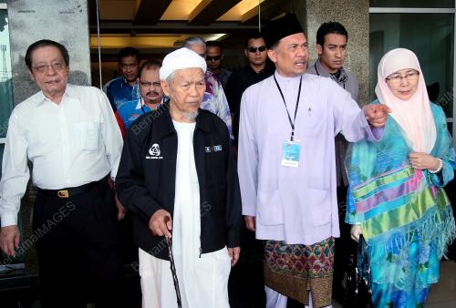 WAN AZIZAH WAN ISMAIL