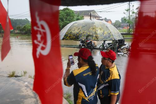 PENGENDALI MEDIA SOSIAL