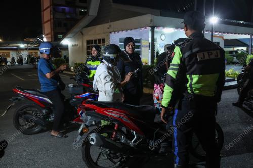 OPERASI KHAS GEMPUR KENDERAAN PERKHIDMATAN BARANGAN JPJ