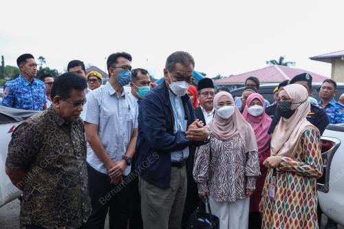 DATUK SERI DR DZULKEFLY AHMAD