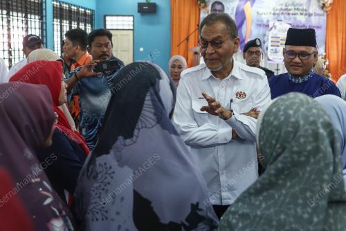 DATUK SERI DR DZULKEFLY AHMAD