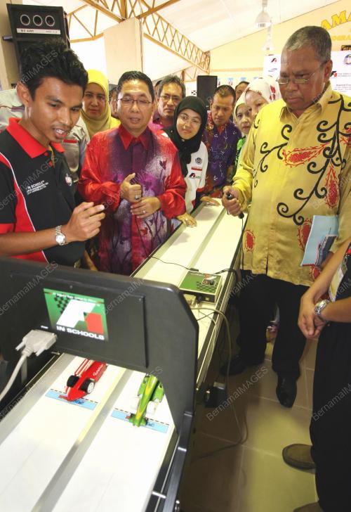 F1 IN SCHOOLS