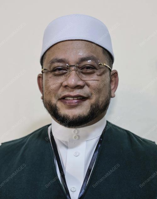 DATUK AHMAD MARZUK SHAARY
