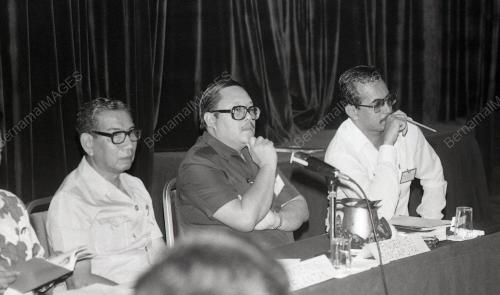 KB08_07012015_PERTEMUAN_PERNIAGAAN