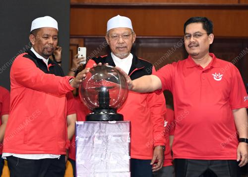 DATUK AHMAD YAKOB 