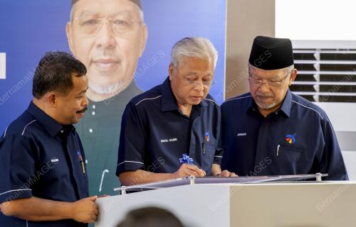 DATUK SERI ISMAIL SABRI YAAKOB