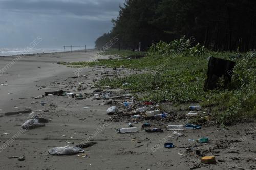SAMPAH KIRIMAN MONSUN TIMUR LAUT