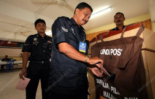 PILIHAN RAYA KECIL DUN MANIK URAI