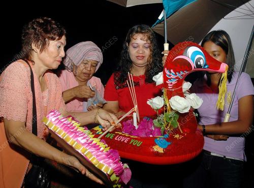 LOY KRATHONG