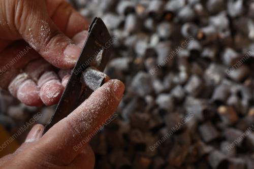 PEMBUATAN COKLAT NISE MAN