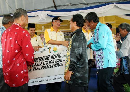MOHD NAJIB TUN ABDUL RAZAK