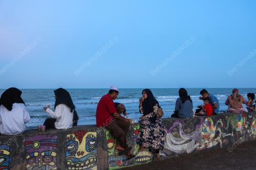 BERBUKA PUASA DI PANTAI IRAMA BACHOK