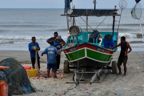 NELAYAN PANTAI