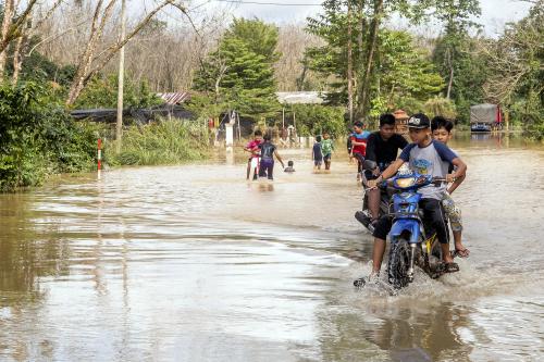 TINJKAUAN BANJIR KELANTAN