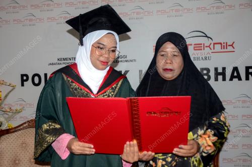 ORANG ASLI TERIMA DIPLOMA