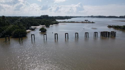 JAMBATAN BIJIH BESI JUBAKAR PANTAI