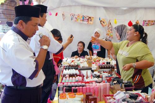 DATUK AWANG ADEK HUSAIN