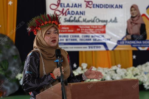FADHLINA SIDEK