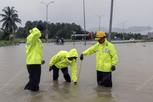 TINJAUAN BANJIR KILAT DI PASIR PUTEH
