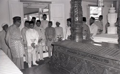 MAKAM DIRAJA LANGGAR