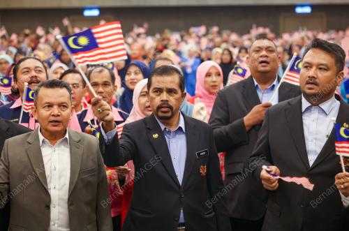DATUK ADNAN MAT